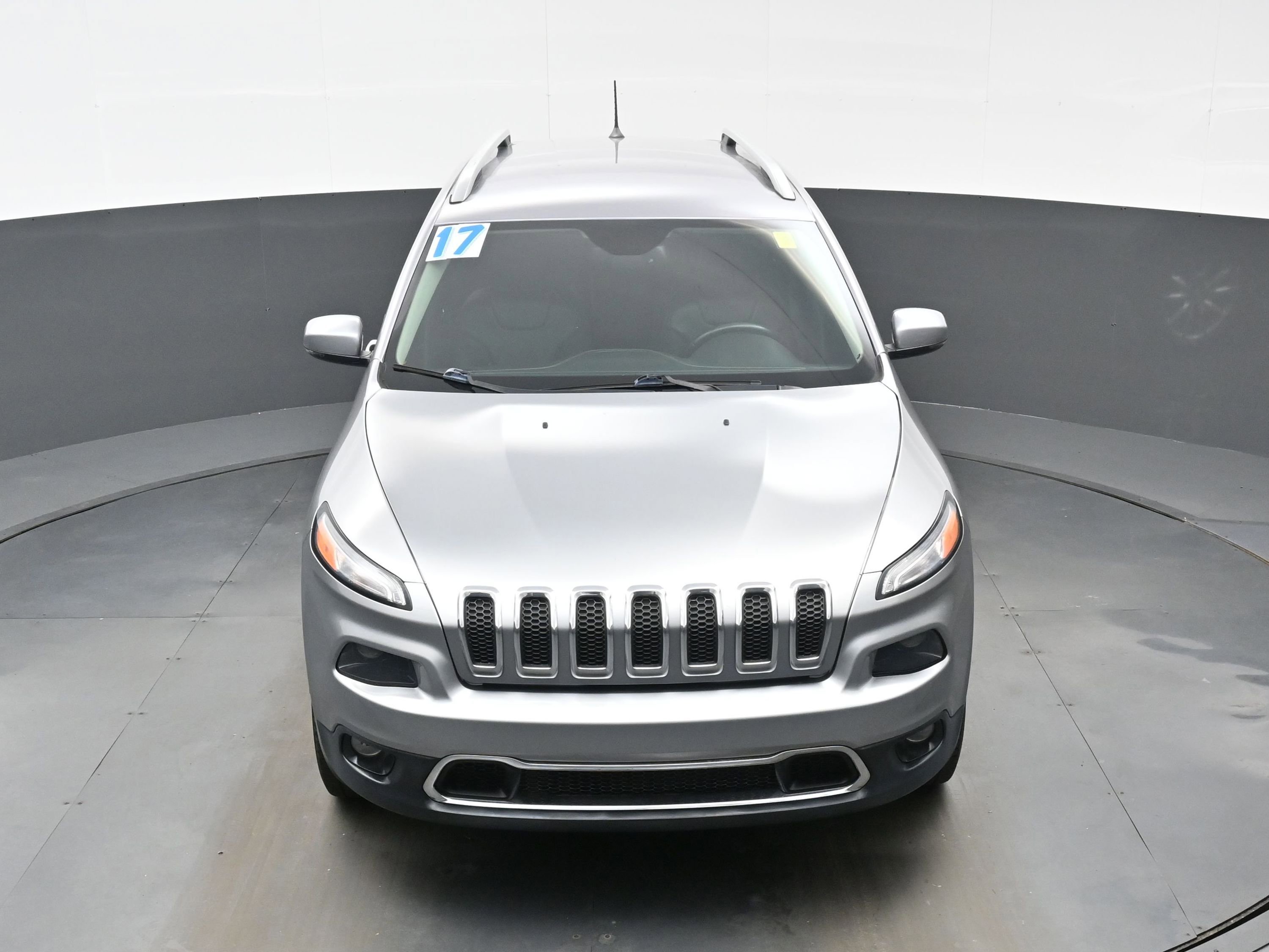 Used 2017 Jeep Cherokee Limited AWD/4WD image 38