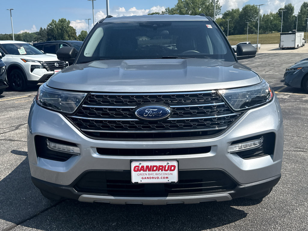 Used 2023 Ford Explorer XLT w/ Equipment Group 202A AWD/4WD image 3