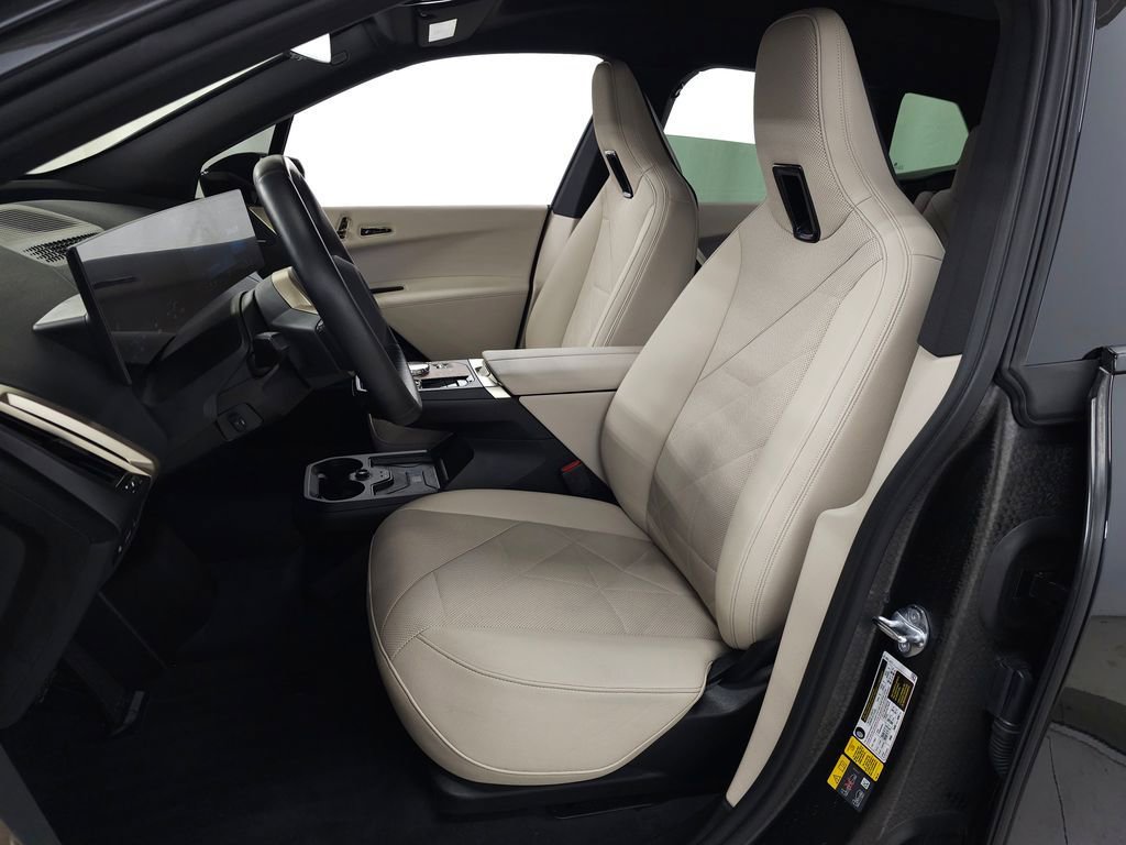 Used 2023 BMW iX xDrive50 w/ Premium Package image 16