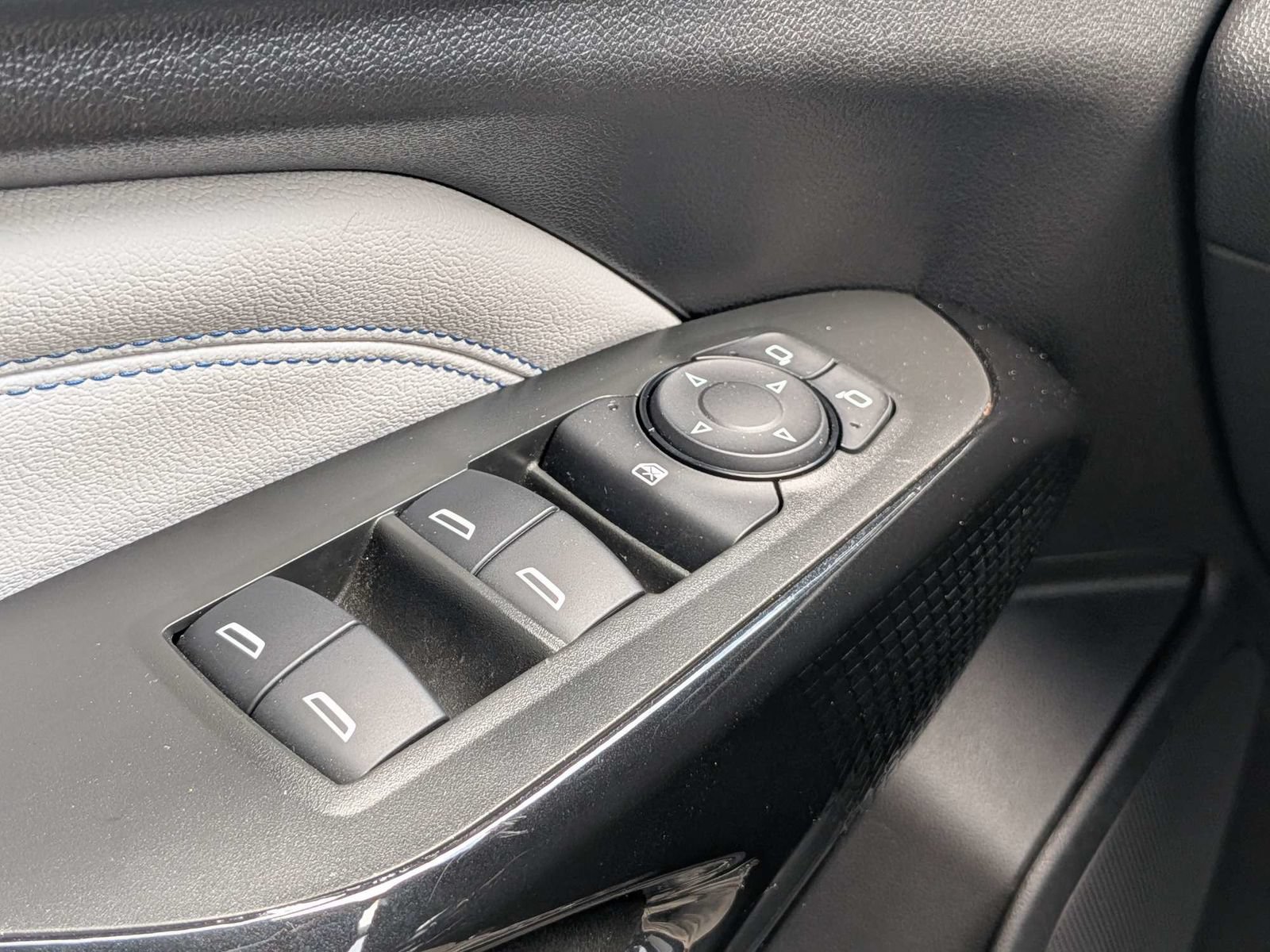 Used 2025 Chevrolet Trax LT FWD image 26