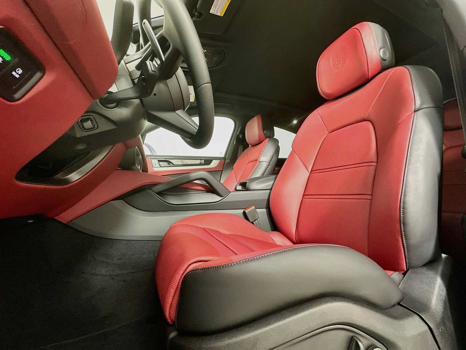 New 2026 Porsche Cayenne Coupe AWD/4WD image 5