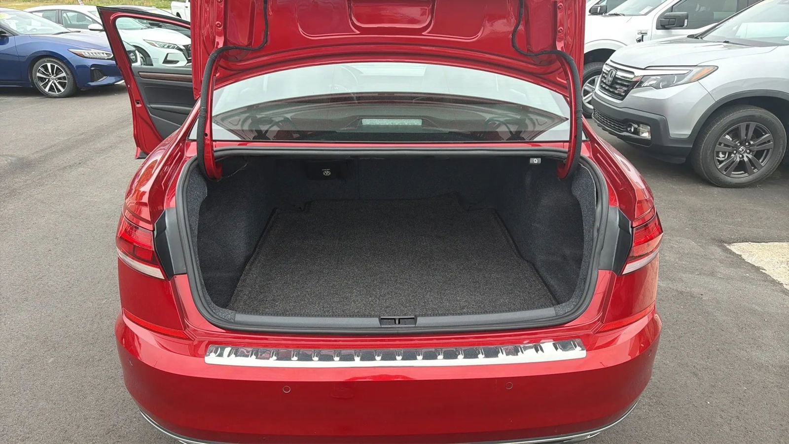 Used 2022 Volkswagen Passat 2.0T FWD image 28