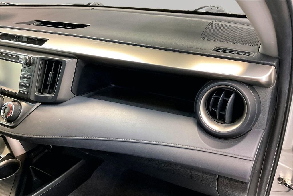 Used 2015 Toyota RAV4 LE image 28