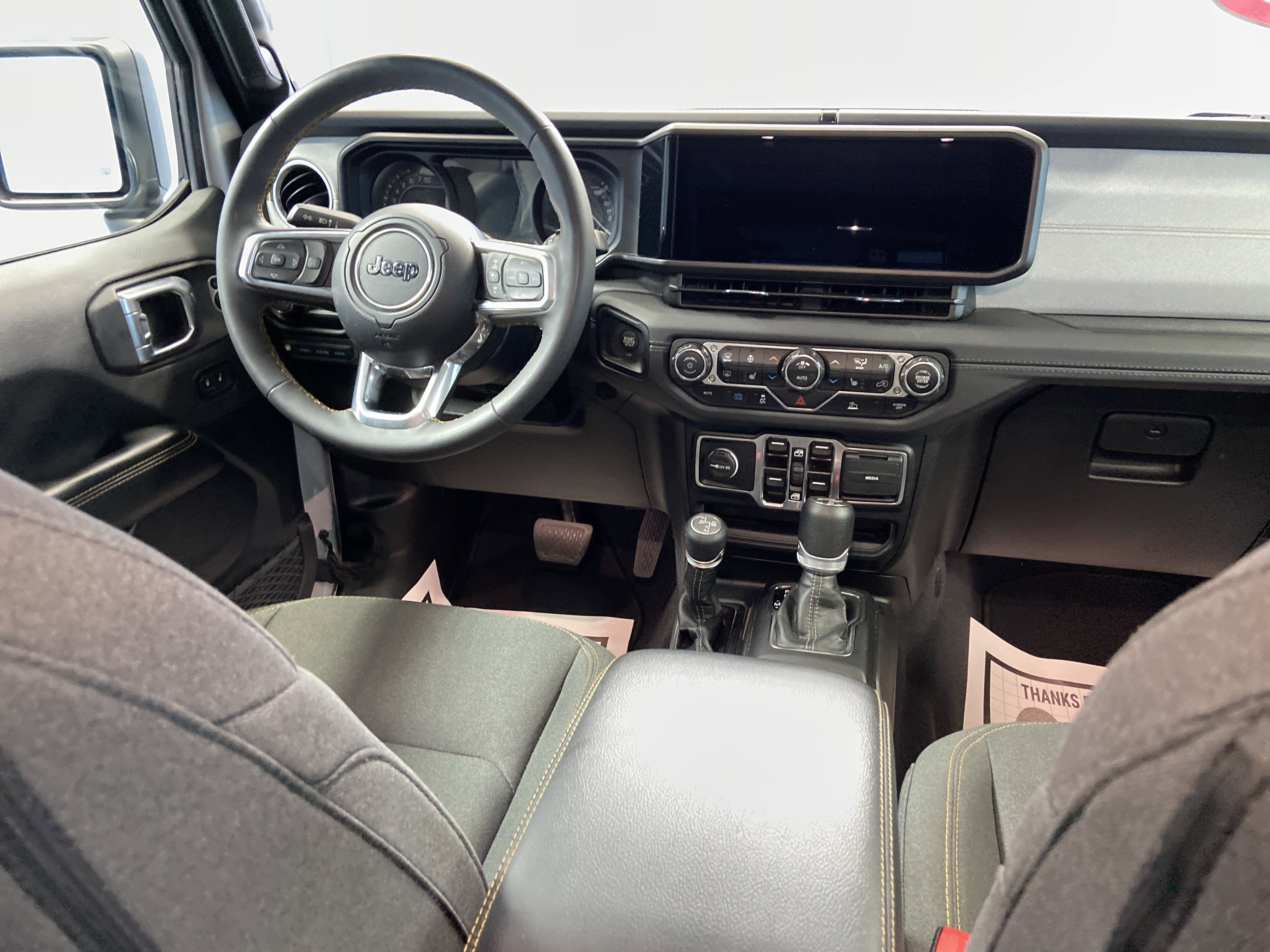 Used 2024 Jeep Wrangler Sahara image 43