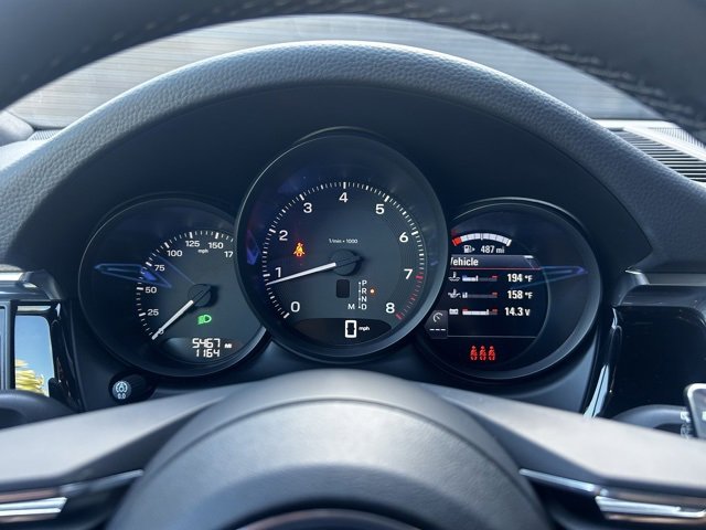 Certified 2025 Porsche Macan image 38