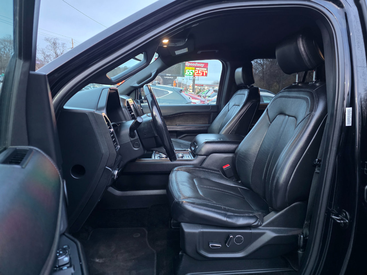 Used 2018 Ford Expedition Limited image 9