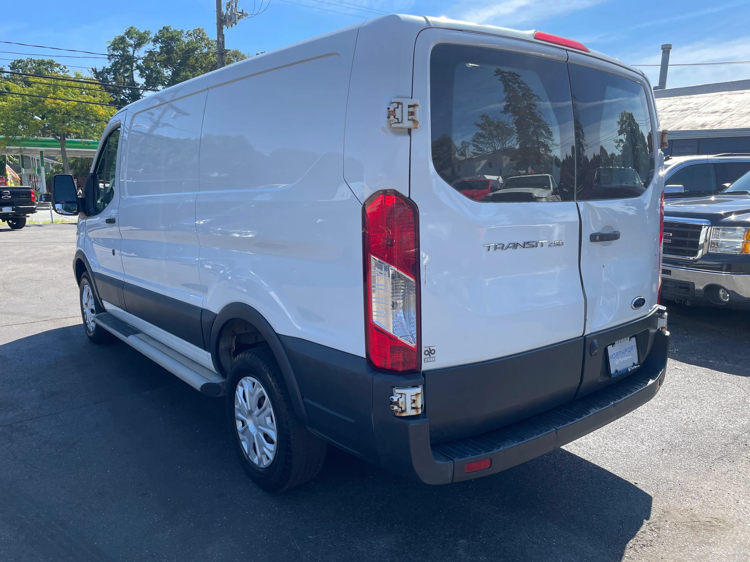 Used 2018 Ford Transit 250 130 Low Roof w/ Exterior Upgrade Package RWD image 3