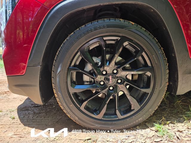 Used 2023 GMC Terrain SLT w/ Elevation Edition FWD image 5