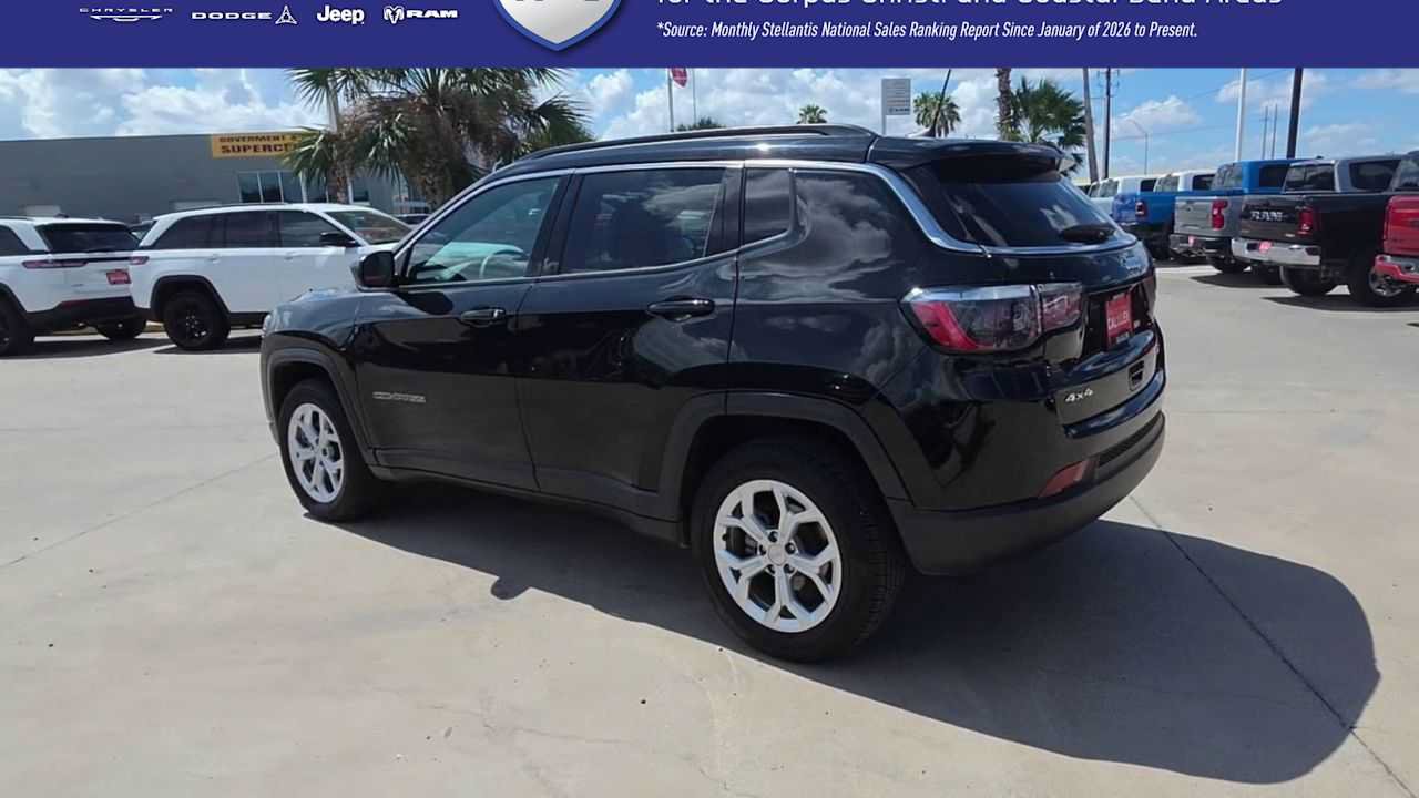 Used 2024 Jeep Compass Latitude AWD/4WD image 6