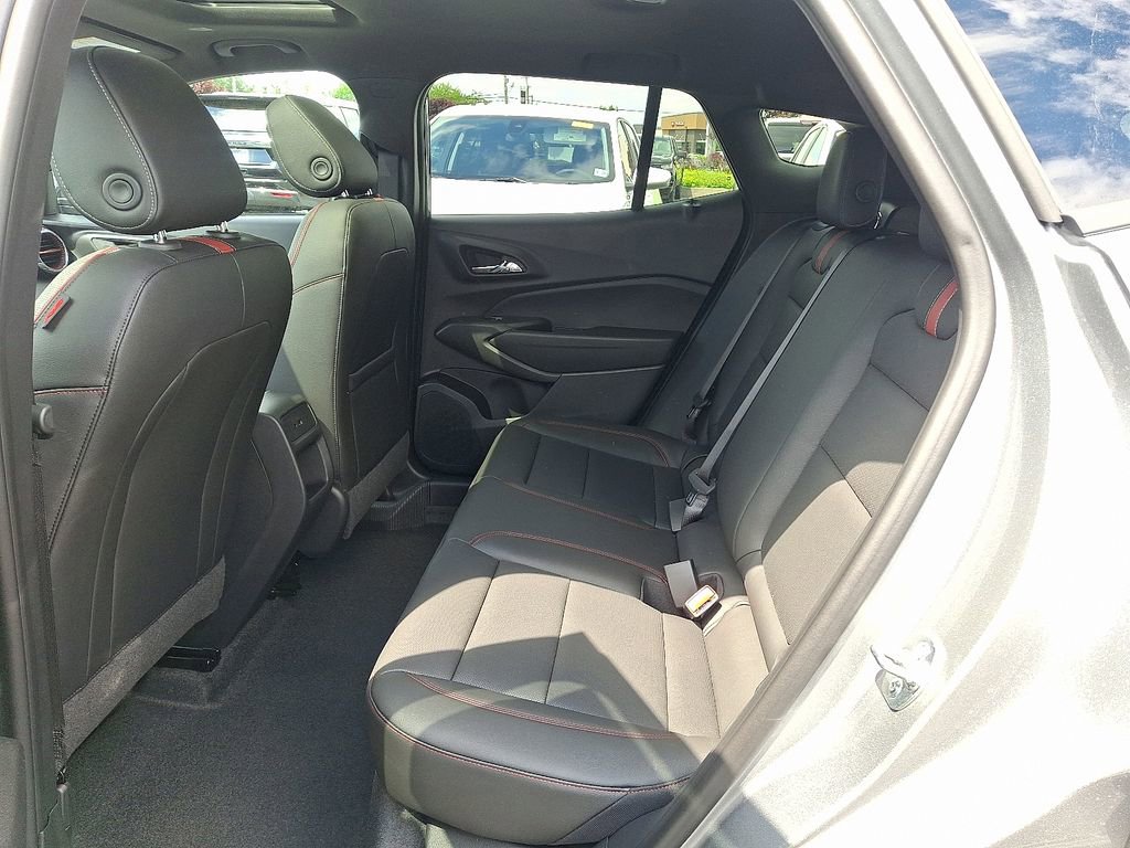 New 2026 Chevrolet Trax RS w/ Sunroof Package FWD image 5
