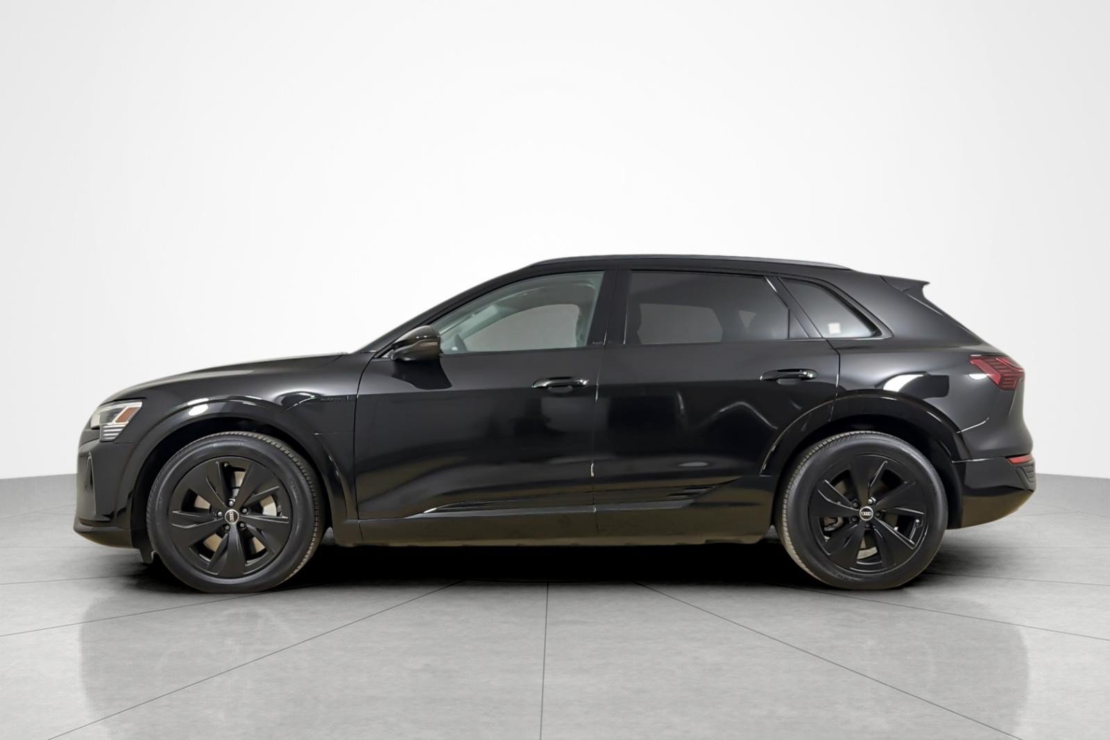 Used 2024 Audi Q8 e-tron Premium AWD/4WD image 2