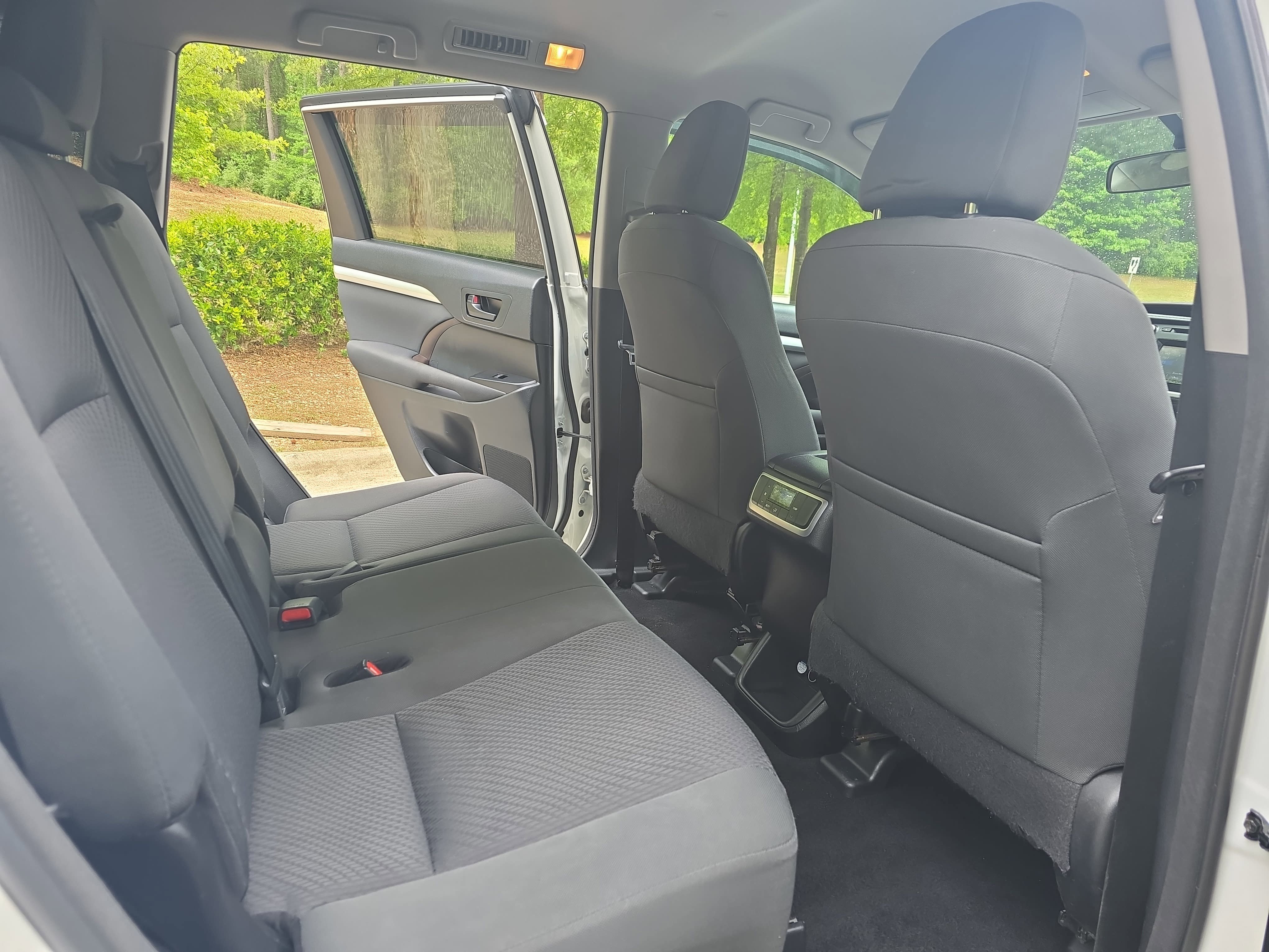 Used 2016 Toyota Highlander LE FWD image 11