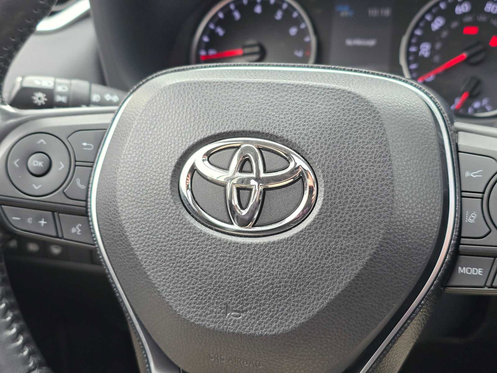 Certified 2020 Toyota RAV4 XLE Premium image 31