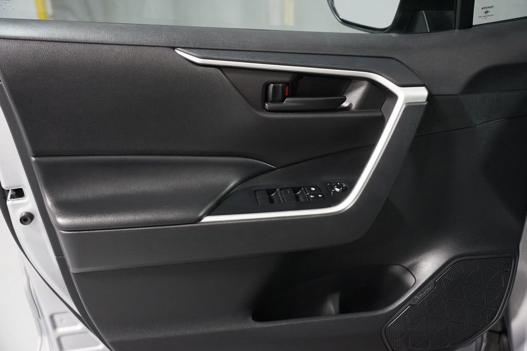 Certified 2022 Toyota RAV4 LE image 27