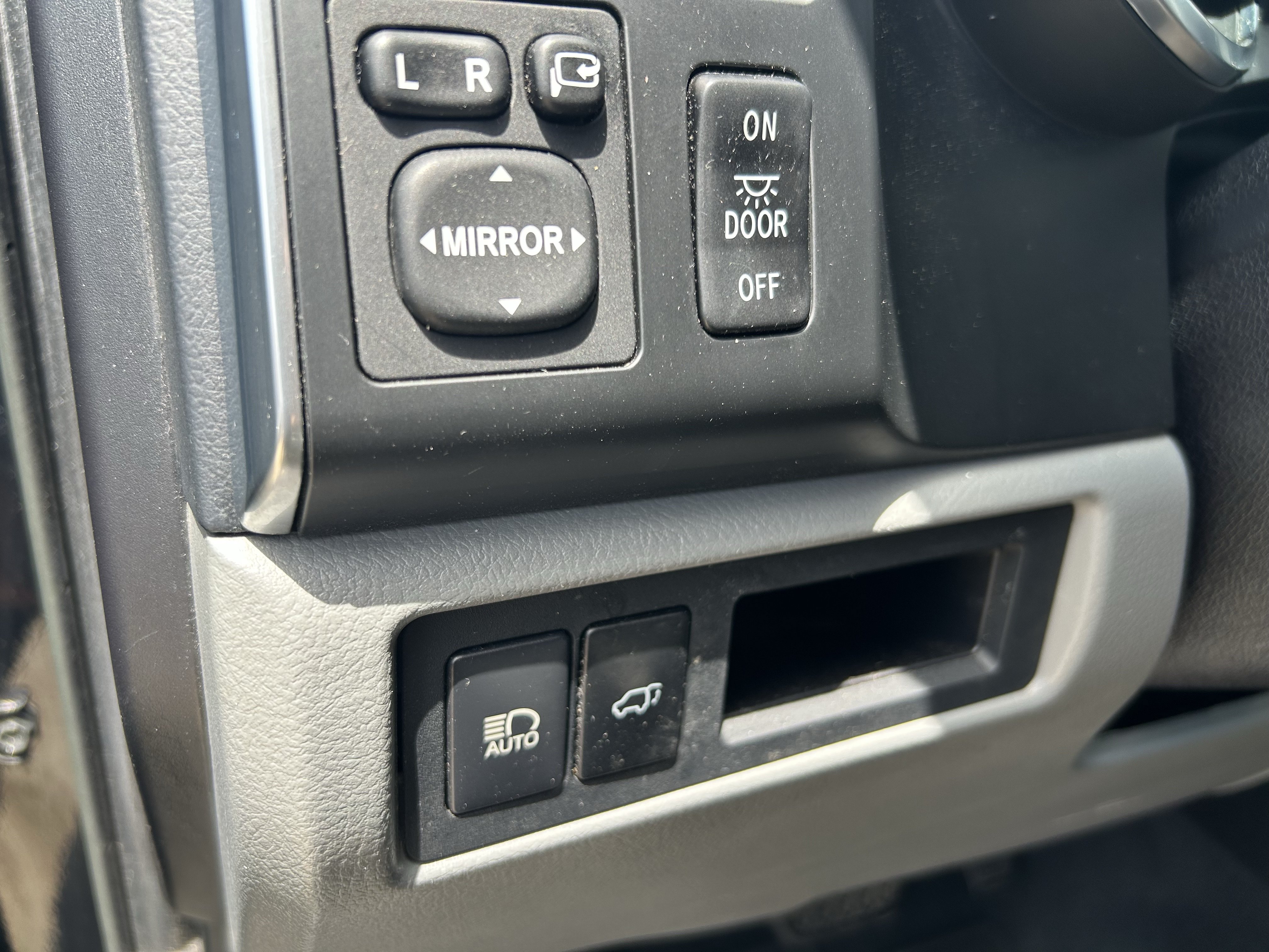 Certified 2020 Toyota Sequoia Limited w/ Safety & Convenience Package AWD/4WD image 15