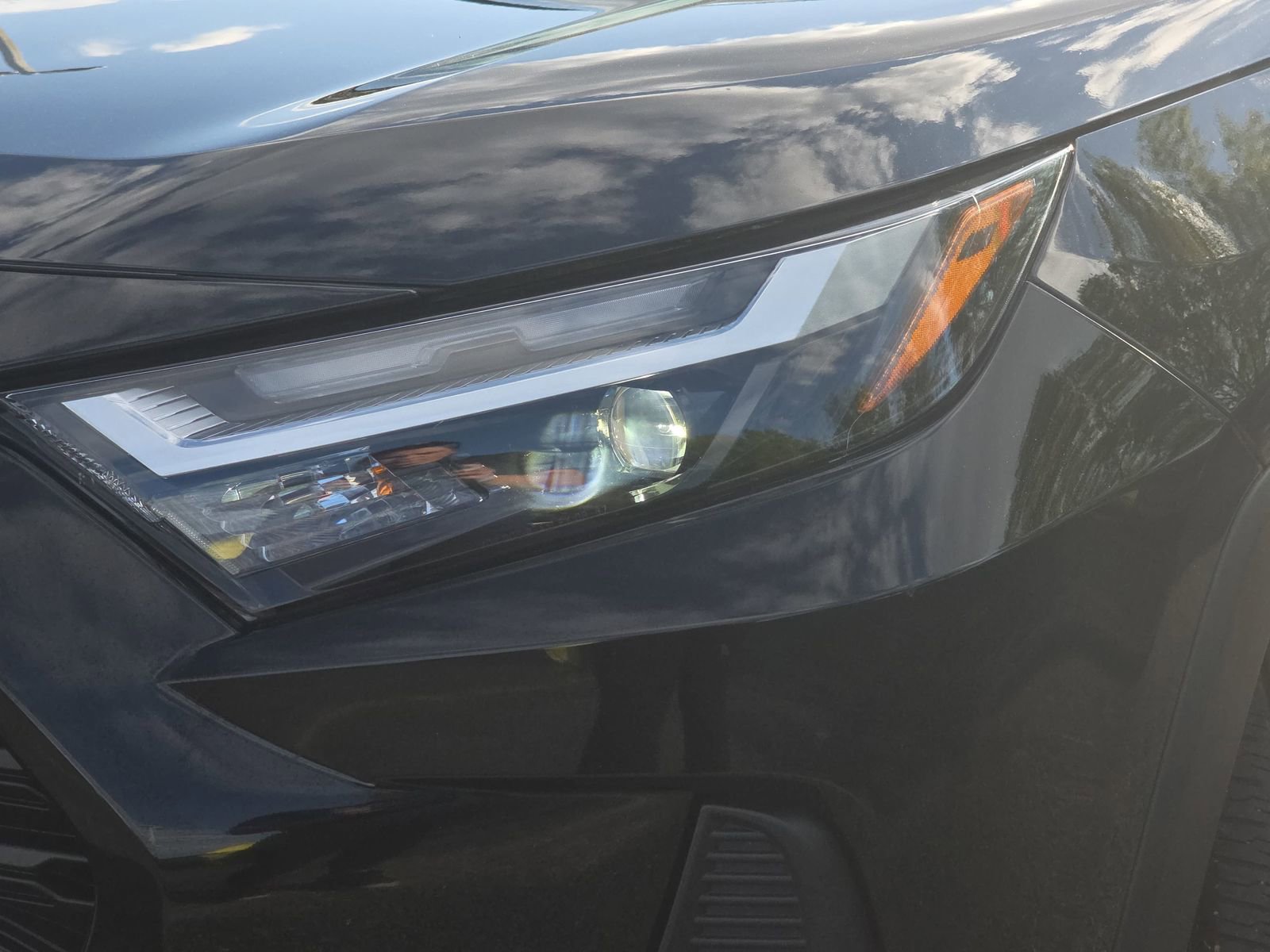 Used 2025 Toyota RAV4 LE image 29