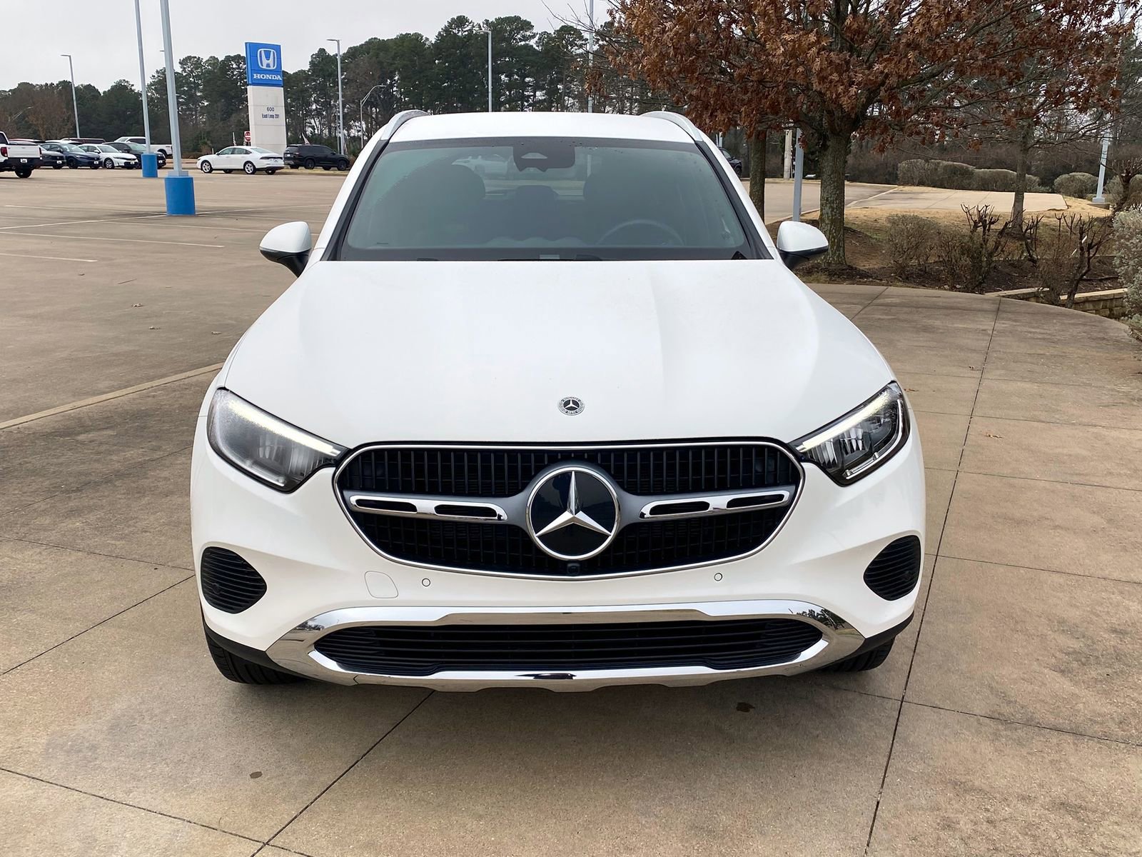 Used 2025 Mercedes-Benz GLC 300 image 2