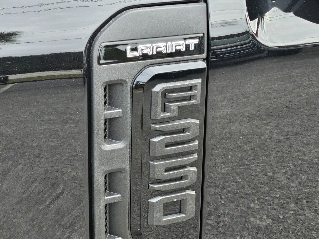 New 2026 Ford F250 Lariat w/ Black Appearance Package image 31