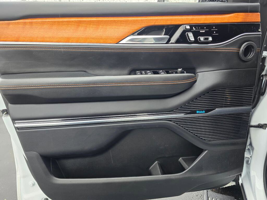 Used 2022 Jeep Grand Wagoneer Series III image 36