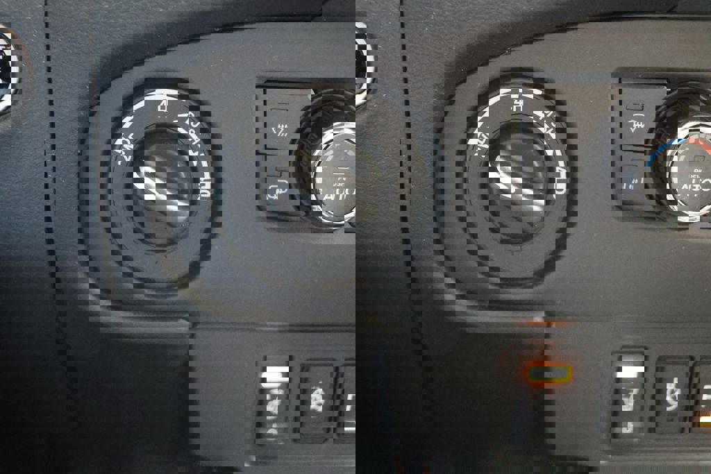 Used 2023 Nissan Frontier PRO-4X w/ Pro-4X Premium Package image 30