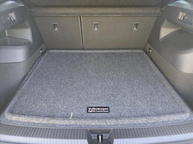 Used 2025 Volkswagen Tiguan SEL R-Line image 6