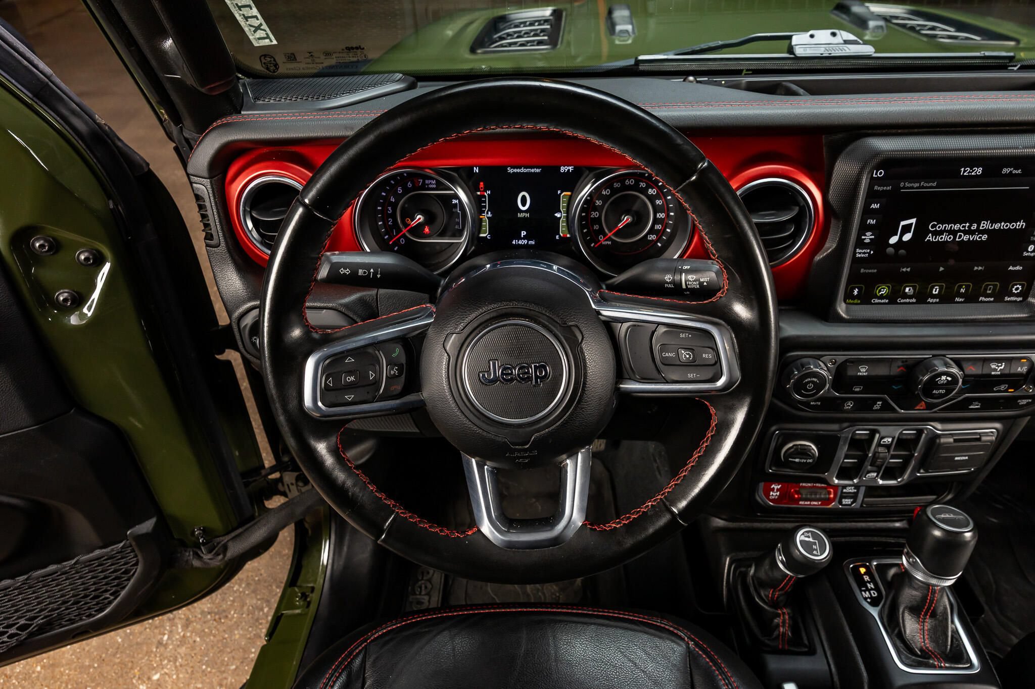 Used 2022 Jeep Gladiator Rubicon w/ LED Lighting Group AWD/4WD image 18