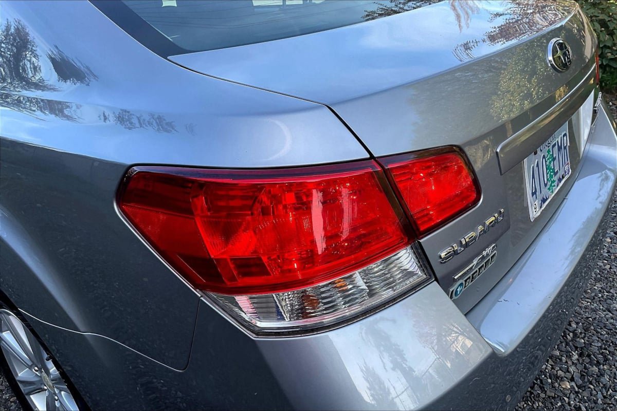 Used 2010 Subaru Legacy 2.5i Premium AWD/4WD image 21