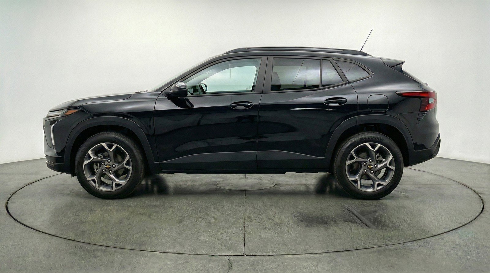 Used 2025 Chevrolet Trax LT w/ LT Convenience Package FWD image 5