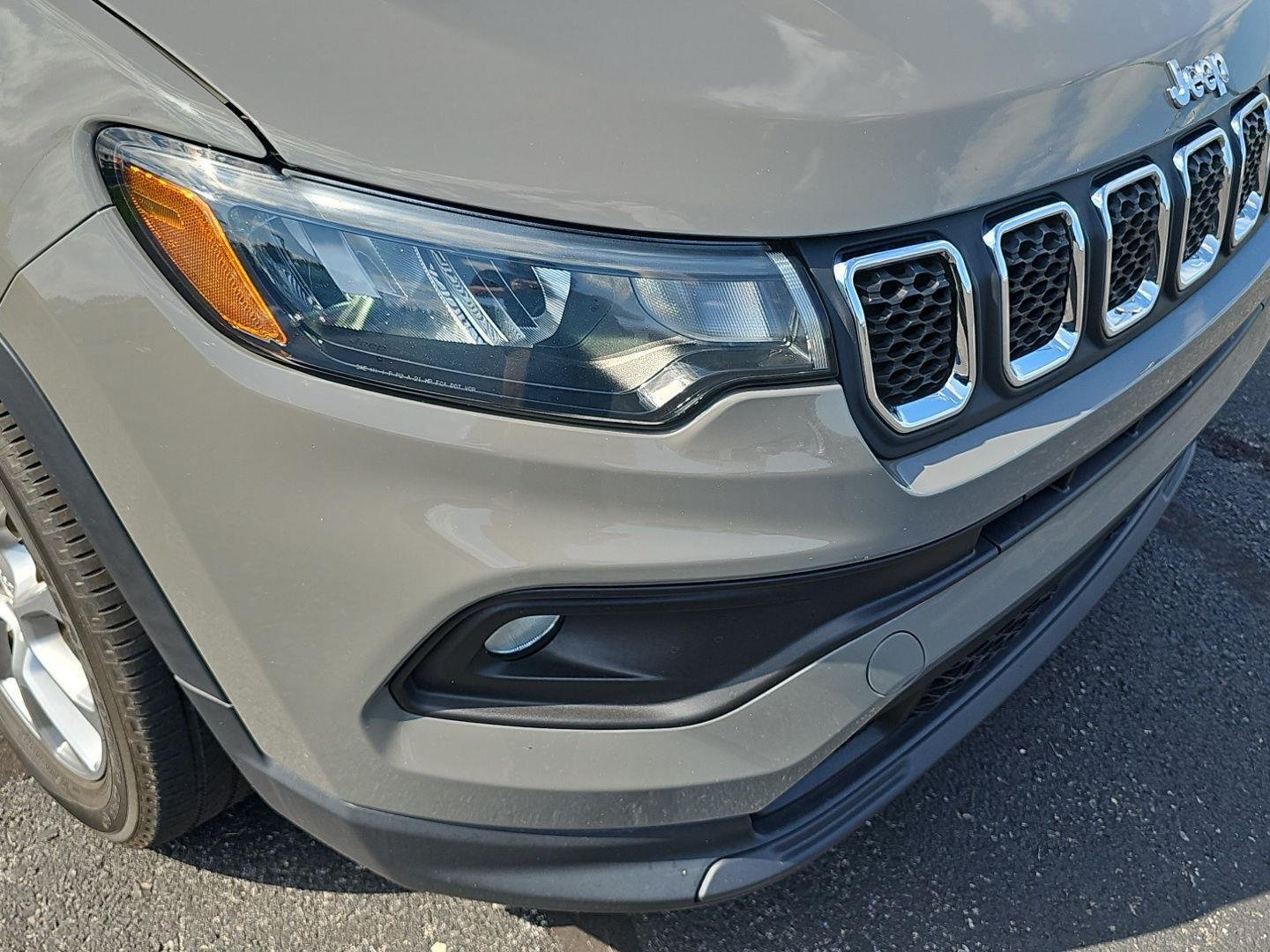Used 2024 Jeep Compass Latitude AWD/4WD image 30