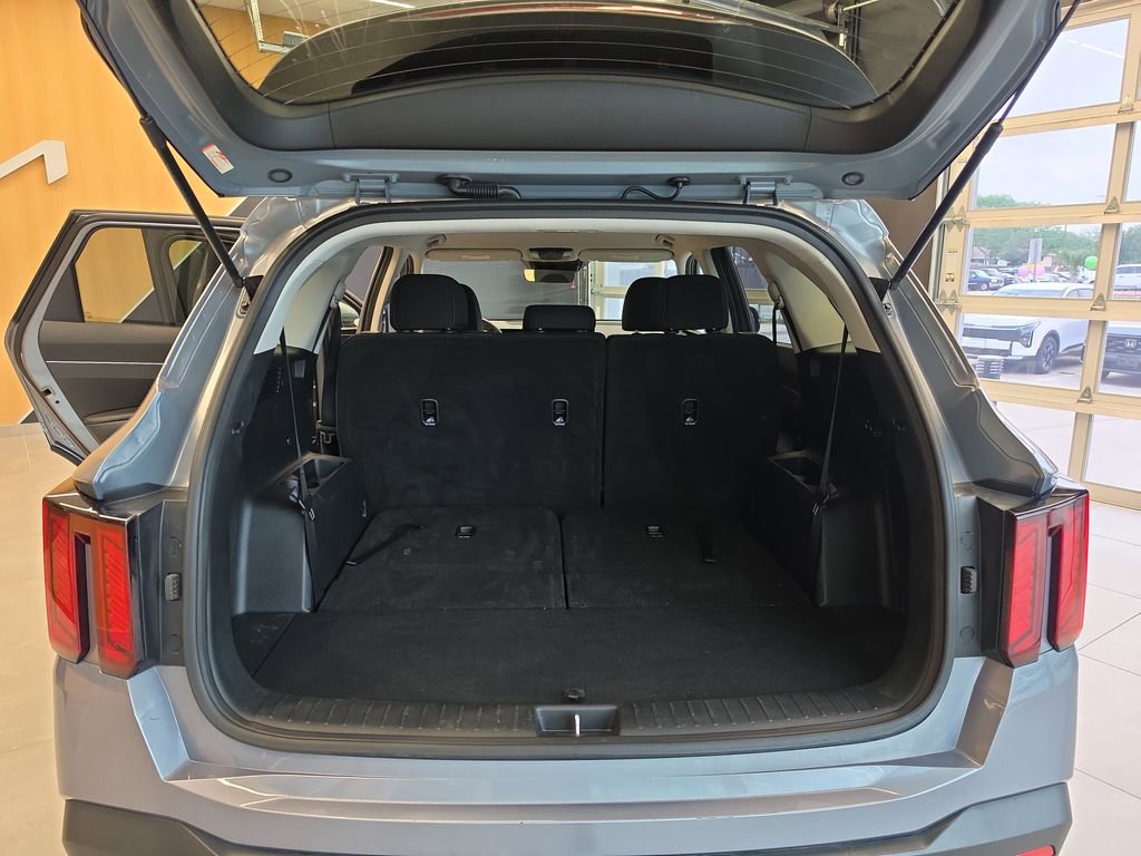Certified 2025 Kia Sorento LX FWD image 41