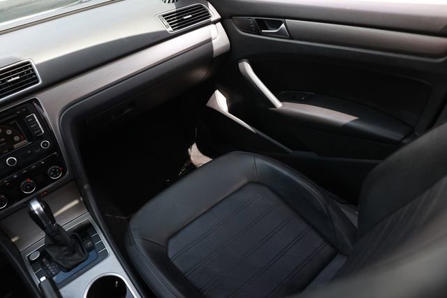 Used 2015 Volkswagen Passat 1.8T SE FWD image 25