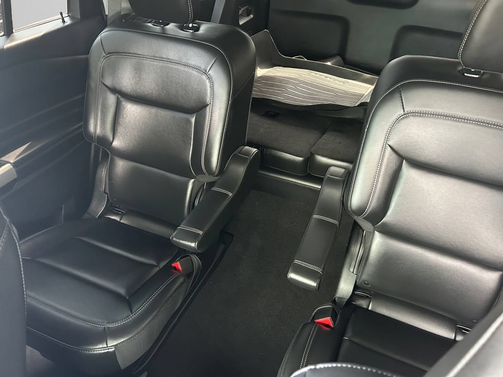 Used 2024 Ford Explorer XLT w/ Equipment Group 202A AWD/4WD image 23