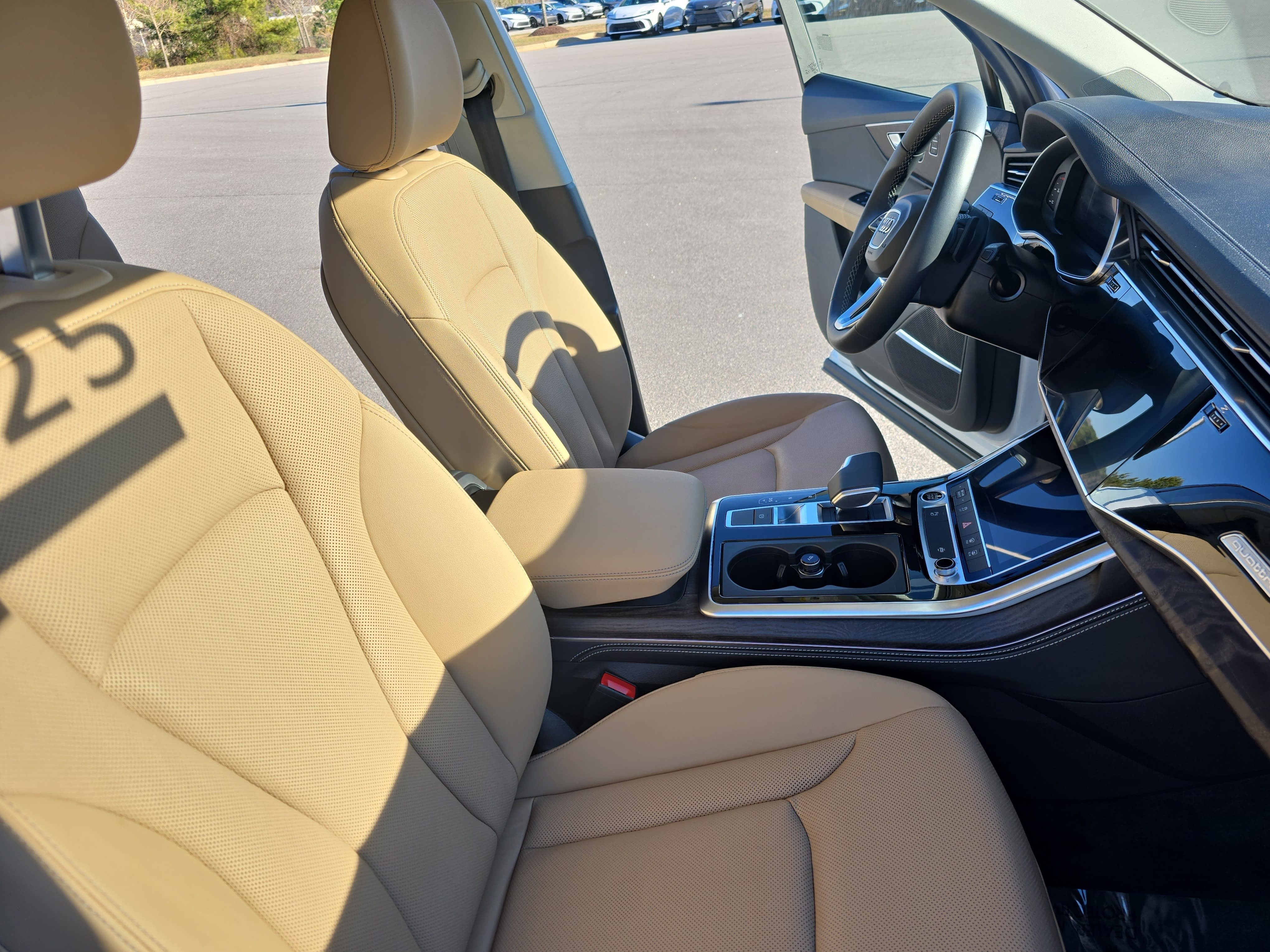 Certified 2025 Audi Q7 2.0T Premium Plus image 10