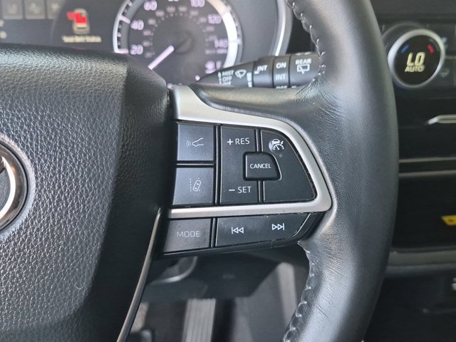 Used 2023 Toyota Highlander XLE AWD/4WD image 26