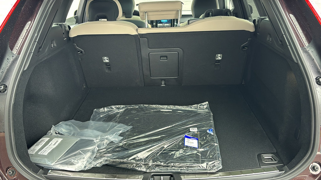 New 2026 Volvo XC60 B5 Plus w/ Climate Package AWD/4WD image 30