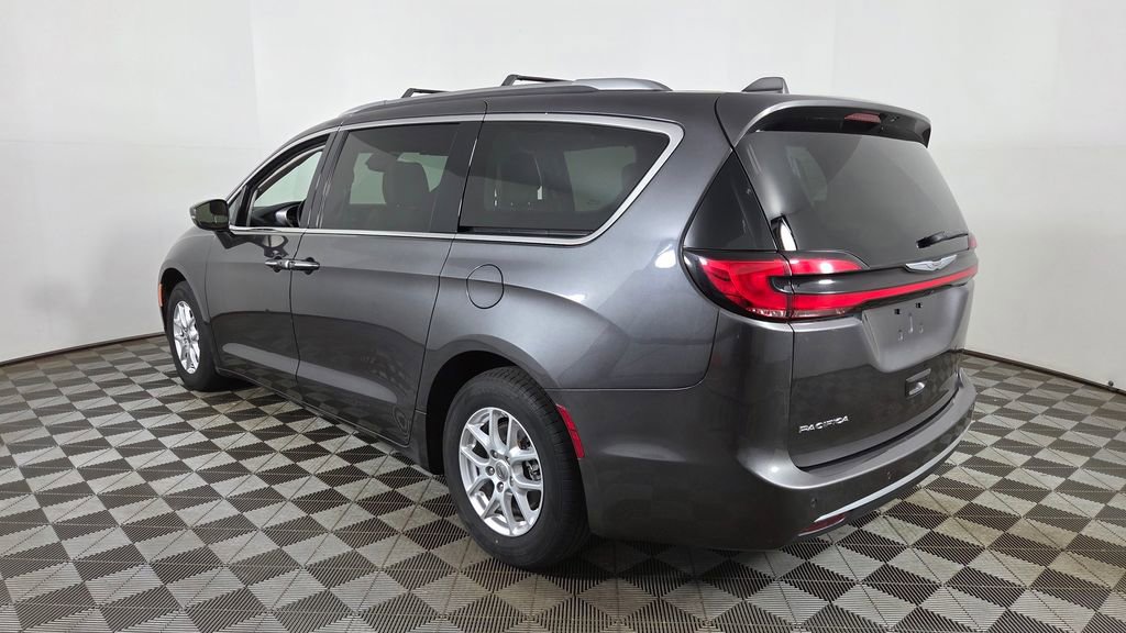 Used 2021 Chrysler Pacifica Touring-L FWD image 6