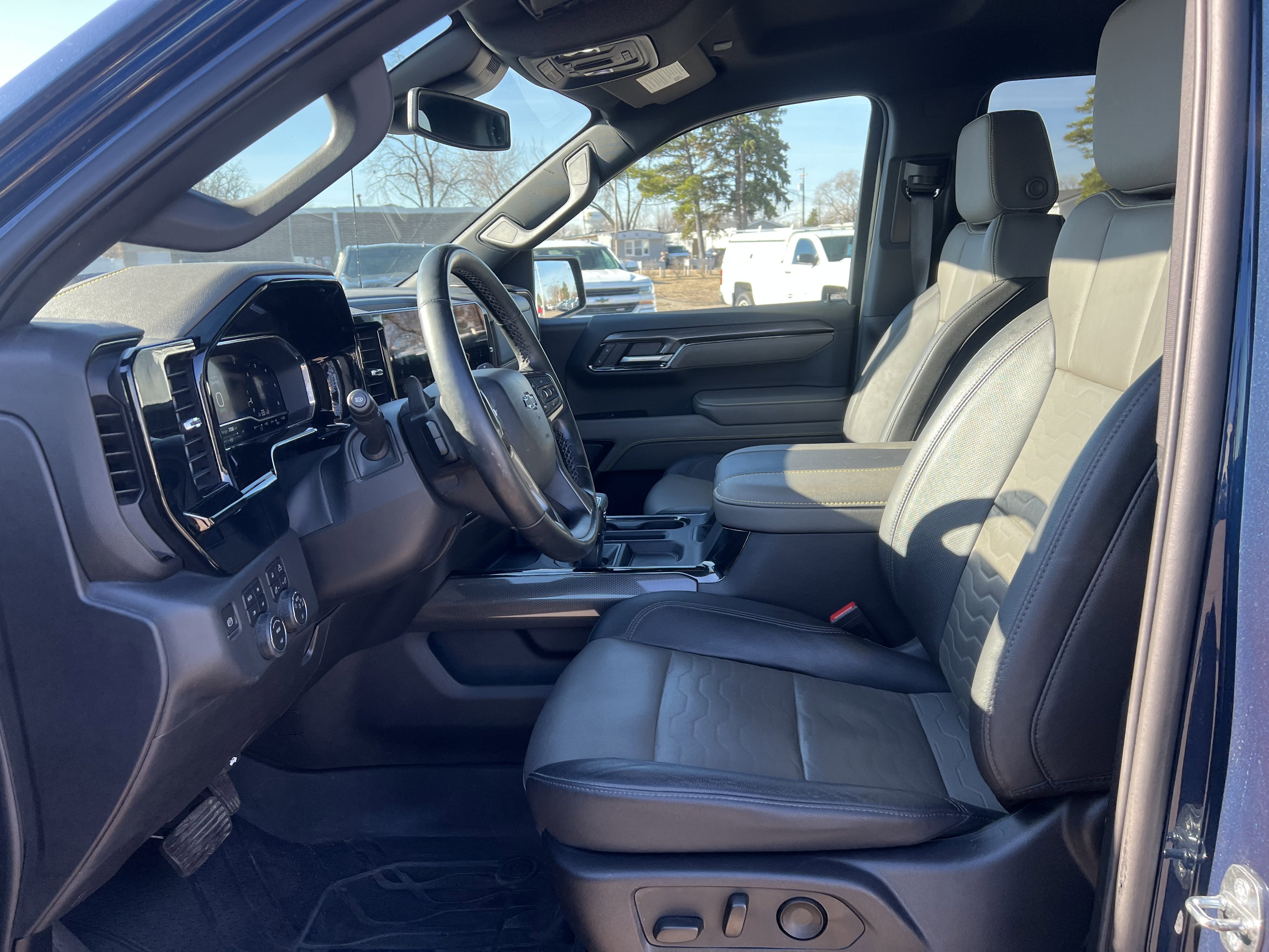 Used 2023 Chevrolet Silverado 1500 ZR2 image 15