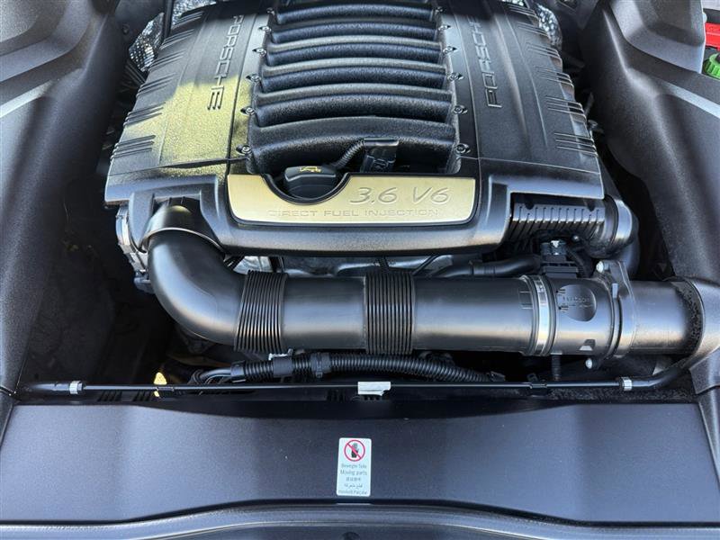 Used 2016 Porsche Cayenne w/ Premium Package AWD/4WD image 18