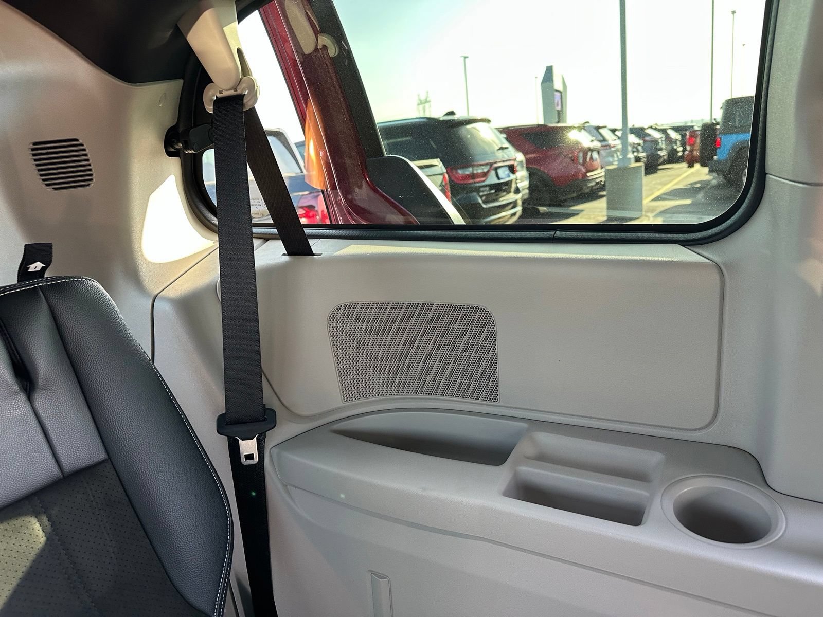 Used 2020 Dodge Grand Caravan SXT w/ Driver Convenience Group FWD image 30
