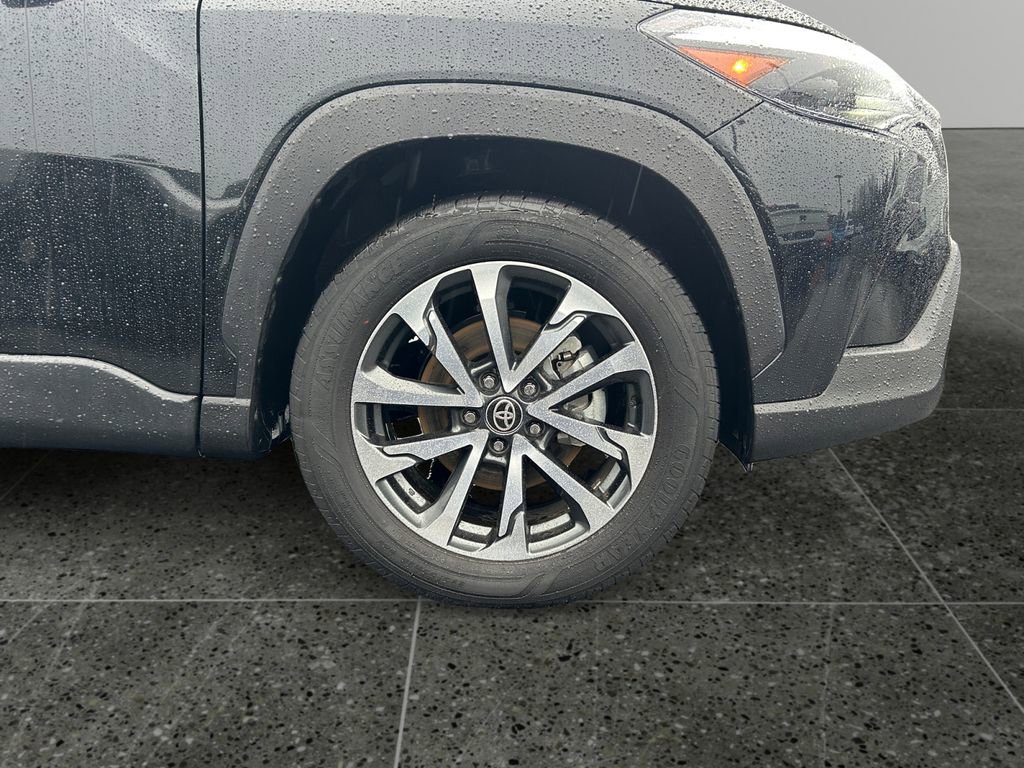 Used 2024 Toyota Corolla Cross XLE w/ Convenience Package image 9