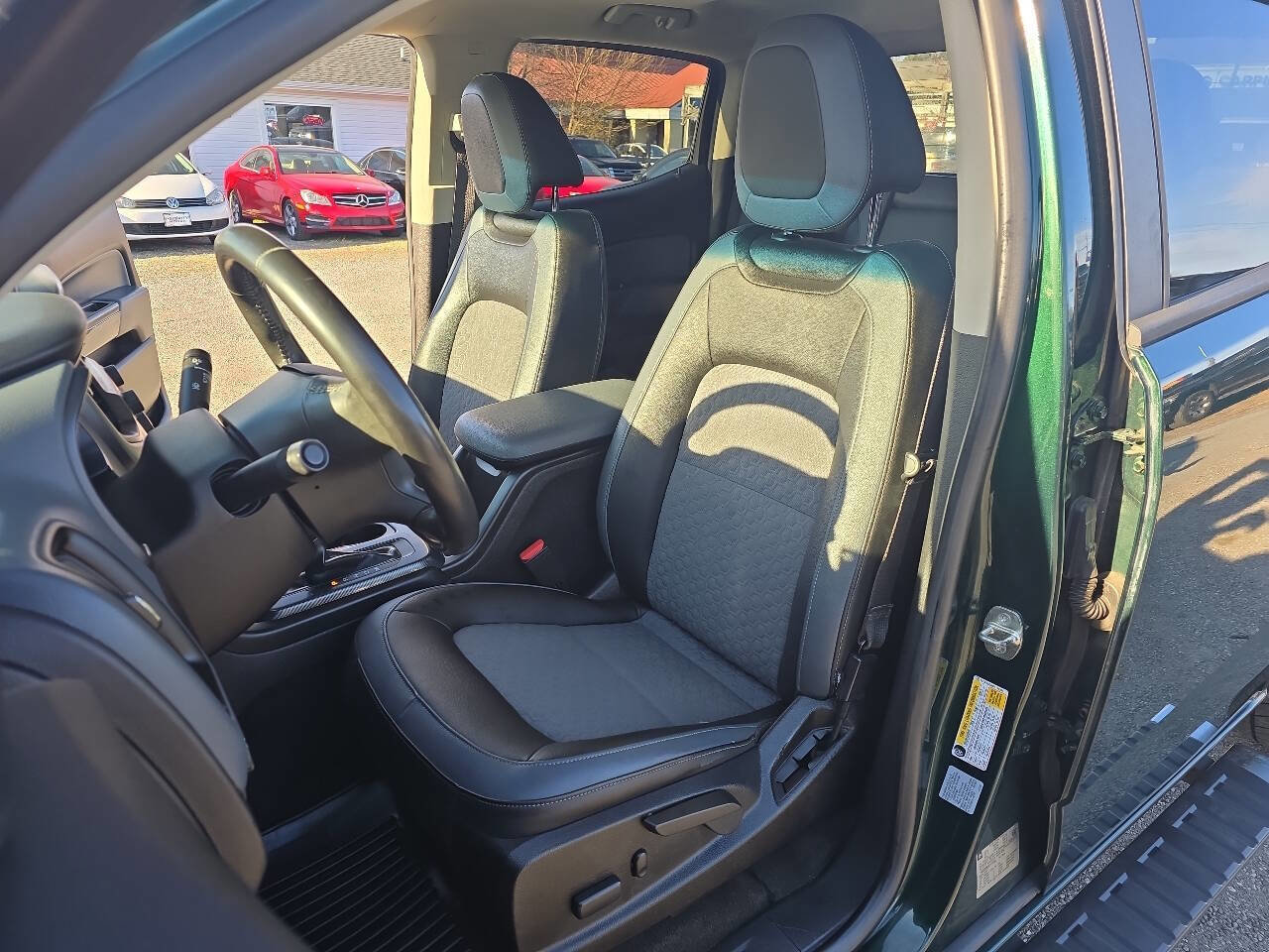 Used 2015 Chevrolet Colorado Z71 image 12