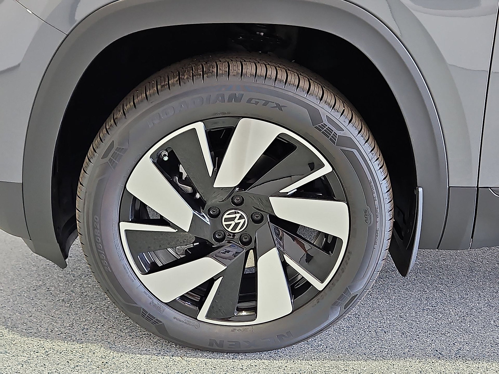 New 2026 Volkswagen Atlas Cross Sport SE FWD image 12