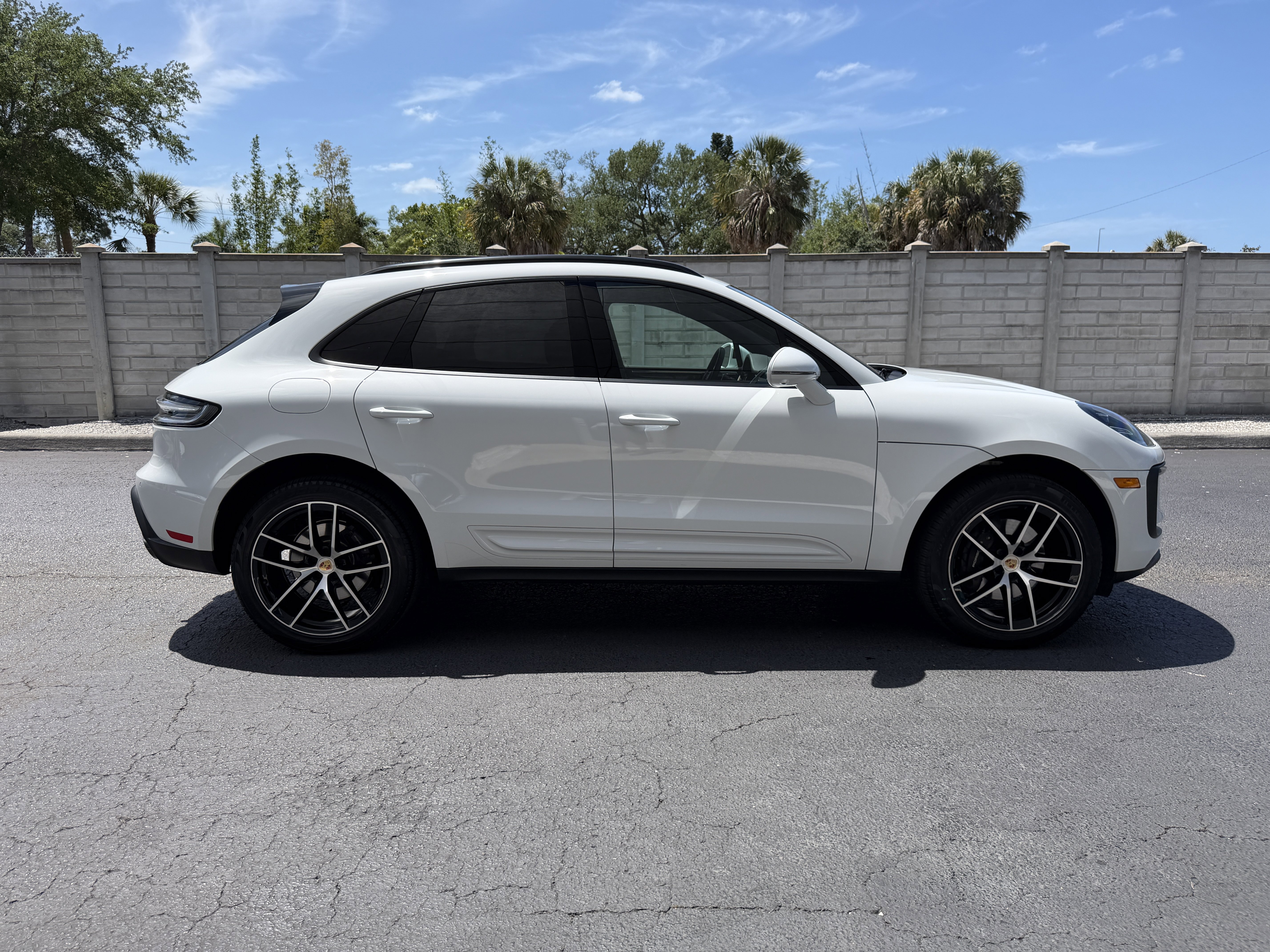 Certified 2025 Porsche Macan image 7