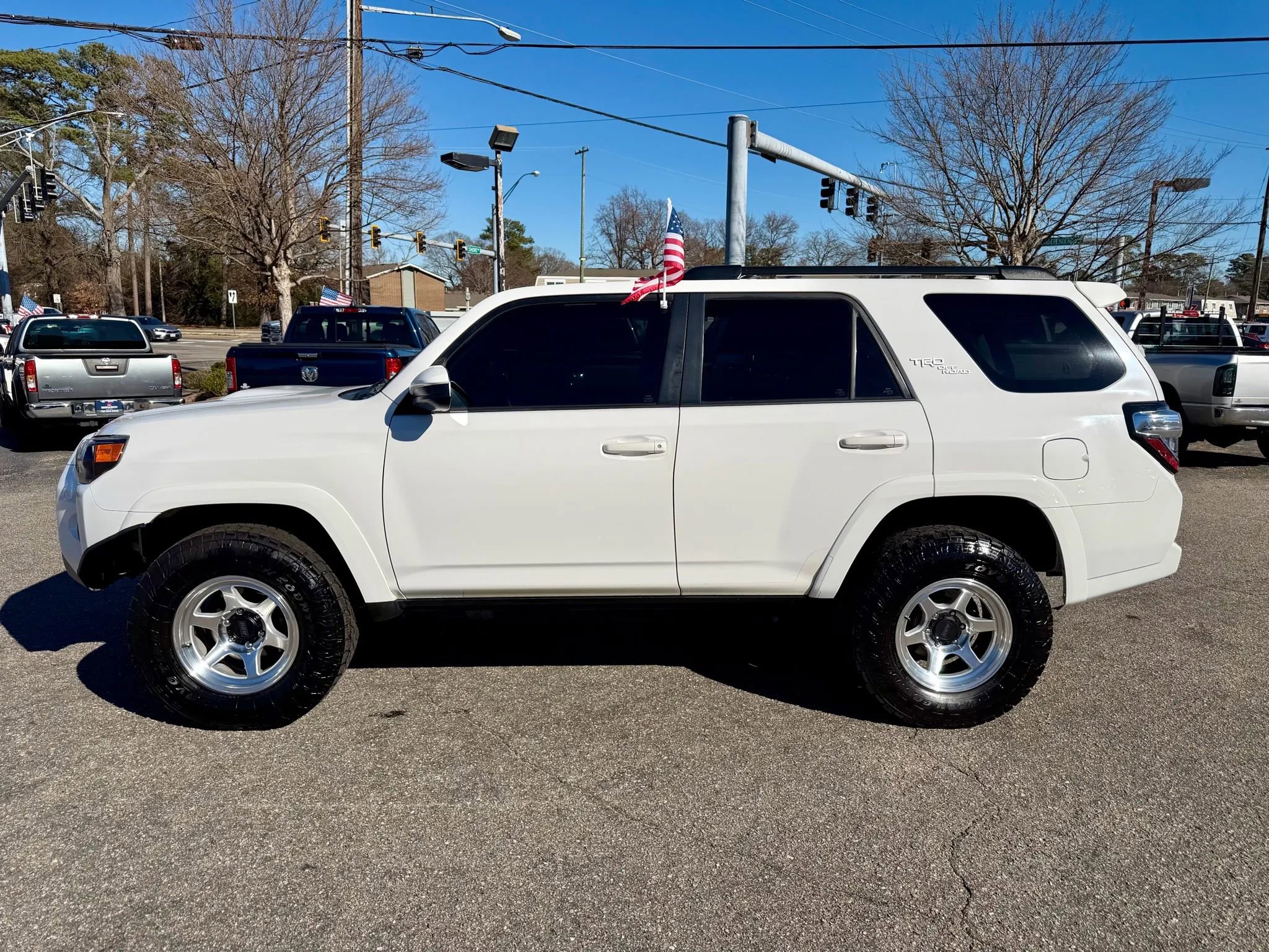 Used 2019 Toyota 4Runner TRD Off-Road image 2