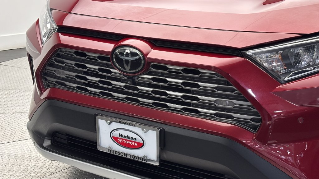 Used 2019 Toyota RAV4 Limited w/ Advanced Technology Package AWD/4WD image 2