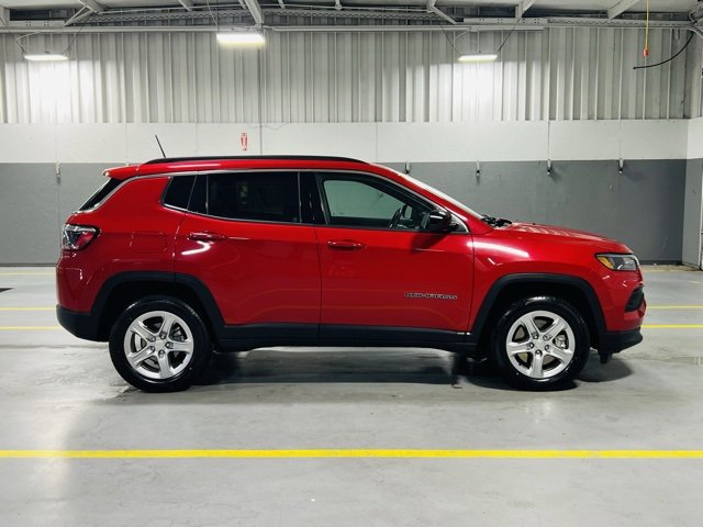 Used 2024 Jeep Compass Latitude image 18