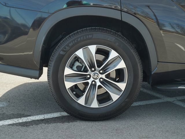 Used 2021 Toyota Highlander XLE image 41