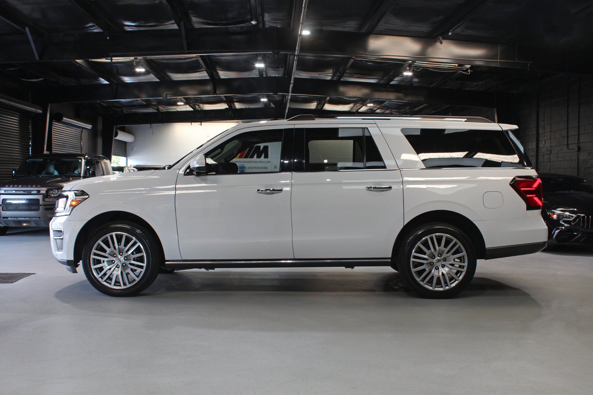 Used 2023 Ford Expedition Max Limited AWD/4WD image 3