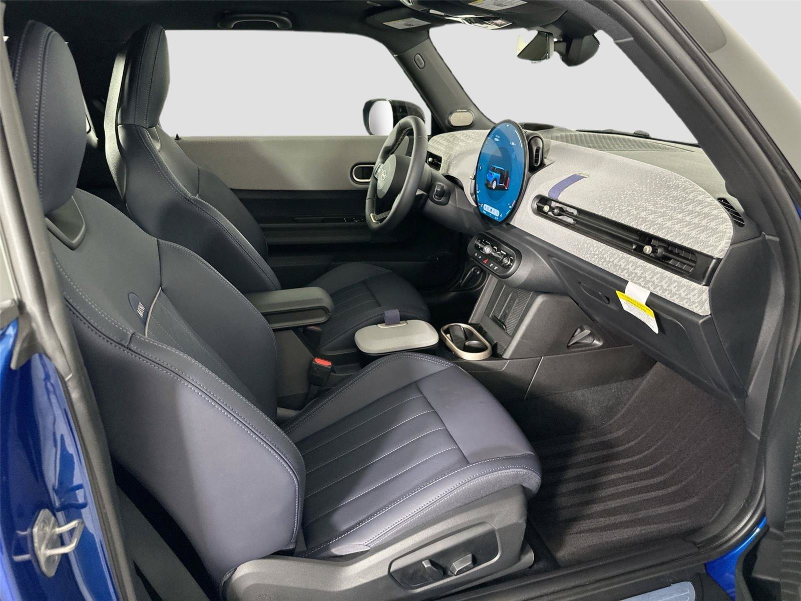 Used 2025 MINI Cooper 2-Door Hardtop FWD image 23