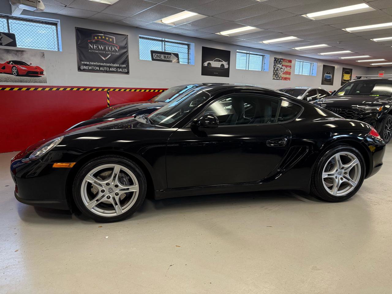 Used 2011 Porsche Cayman RWD image 3